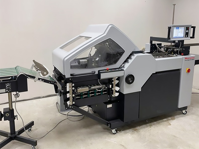 Новая фальцевальная машина Horizon AFC-566AKT установлена в типографии «Телер»