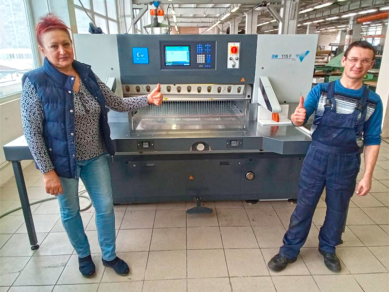 Новая бумагорезательная машина GUOWANG GW115F инсталлирована на крупнейшей в Европе кожгалантерейной фабрике «Медведково»
