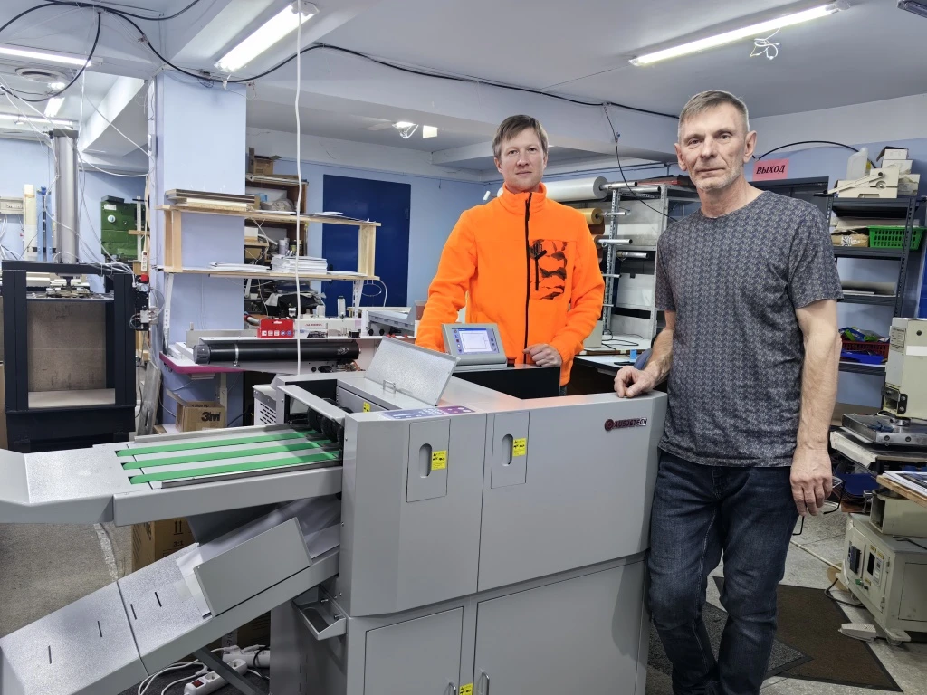 Две фальцевальные машины и вибросталкиватель Ausjetech установлены в типографии «Мастерфото»